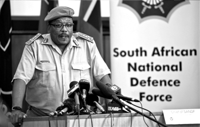 3月23日，中非共和國(guó)首都班吉，從加蓬首都利伯維爾出發(fā)的法國(guó)增援部隊(duì)共計(jì)200名士兵抵達(dá)班吉國(guó)際機(jī)場(chǎng)