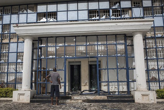 尼日利亞伊斯蘭極端武裝組織“博科圣地”約貝州古杰巴(Gujba)市的農業(yè)學院，射殺數十名學生。