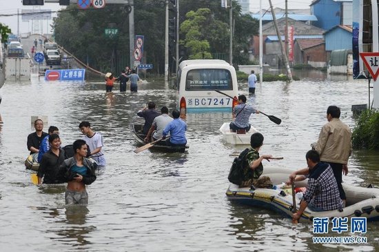 臺風(fēng)“菲特”造成浙江余姚市城區(qū)大面積被淹，城市交通基本癱瘓，部分區(qū)域停電停水。