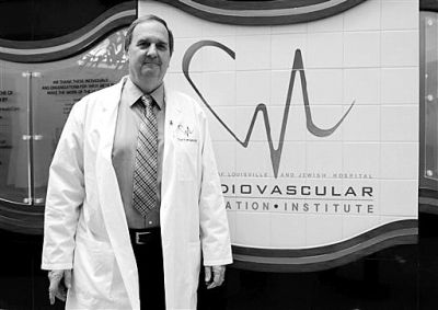 這是負(fù)責(zé)這一項(xiàng)目的生物學(xué)家斯圖爾特·威廉斯今年3月6日接受采訪時(shí)拍的照片。