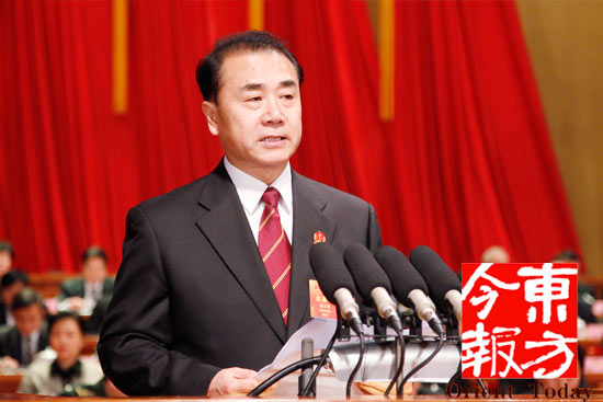 圖為高院院長(zhǎng)張立勇在作報(bào)告 圖為高院院長(zhǎng)張立勇在作報(bào)告