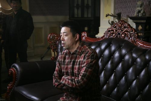 《大河兒女》導(dǎo)演安健接受媒體記者的訪問。