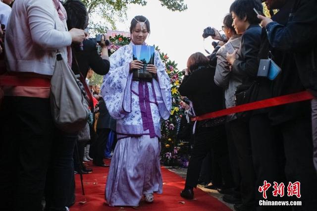 圓明園舉行高三學(xué)生成人禮 圓明園舉行高三學(xué)生成人禮