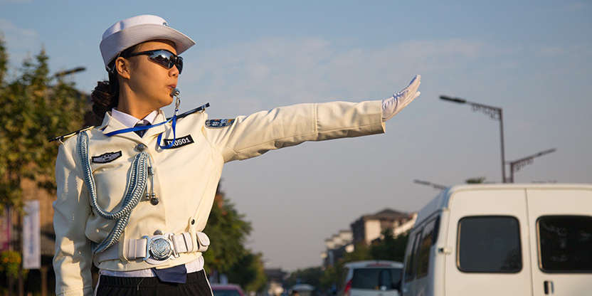 美得心醉 白衣女警保駕世界互聯(lián)網(wǎng)大會