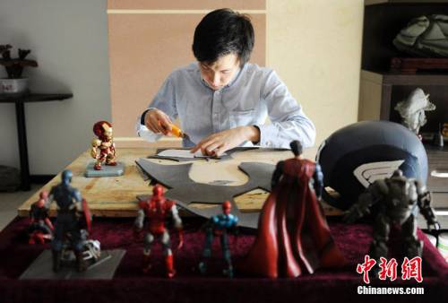 大學(xué)生自制“復(fù)仇者聯(lián)盟”全套服裝 大學(xué)生自制“復(fù)仇者聯(lián)盟”全套服裝