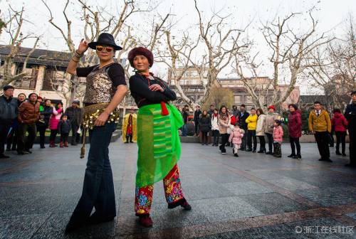 杭州老年舞蹈隊“雷人”走秀 杭州老年舞蹈隊“雷人”走秀