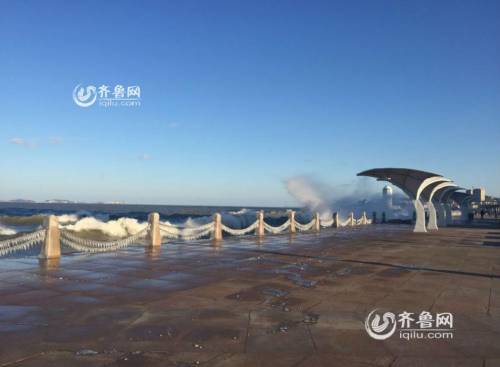煙臺濱海廣場現(xiàn)冰凌美景 綿延千米 煙臺濱海廣場現(xiàn)冰凌美景 綿延千米