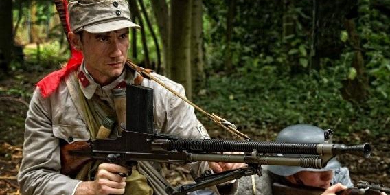 外國(guó)軍迷扮演中國(guó)抗戰(zhàn)軍人