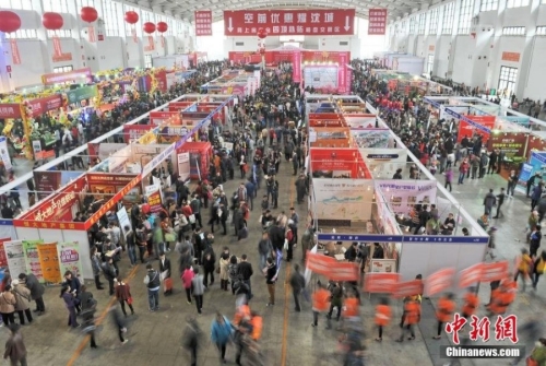 沈陽(yáng)房交會(huì)上演蒙眼撈錢(qián)促銷(xiāo) 沈陽(yáng)房交會(huì)上演蒙眼撈錢(qián)促銷(xiāo)