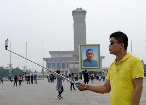 孫中山巨幅畫(huà)像亮相天安門廣場(chǎng) 孫中山巨幅畫(huà)像亮相天安門廣場(chǎng)