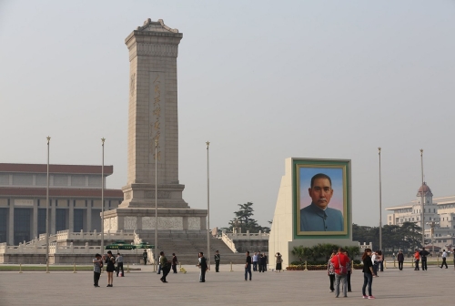 孫中山巨幅畫(huà)像亮相天安門廣場(chǎng) 孫中山巨幅畫(huà)像亮相天安門廣場(chǎng)