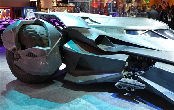 《蝙蝠俠大戰(zhàn)超人》新款戰(zhàn)車 《蝙蝠俠大戰(zhàn)超人》新款戰(zhàn)車