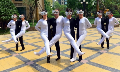 河南大媽自編“錯覺廣場舞” 河南大媽自編“錯覺廣場舞”