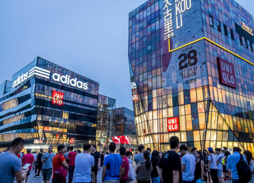 北京市民三里屯優(yōu)衣庫扎堆拍照