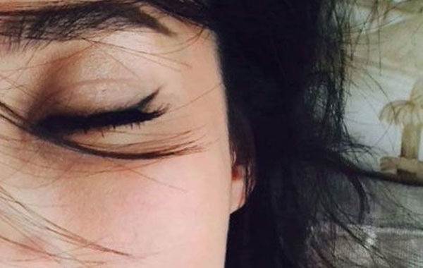 蔣勤勤吊帶美照。