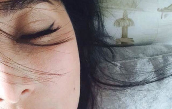 蔣勤勤吊帶美照。