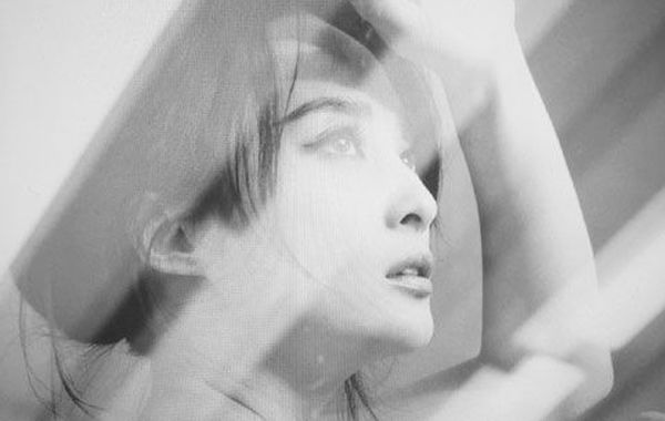 蔣勤勤吊帶美照。