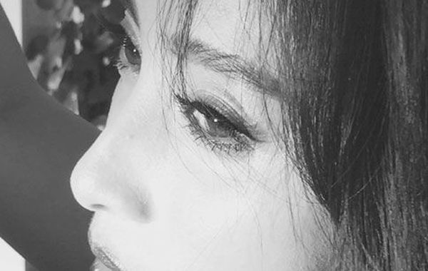 蔣勤勤吊帶美照。