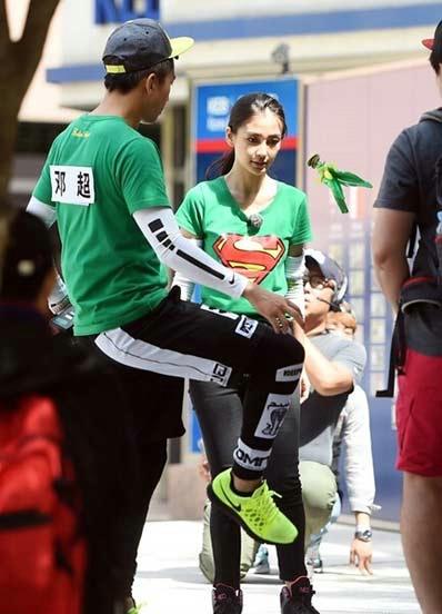 “跑男”真的很拼！baby朋友圈曬后背紅腫照