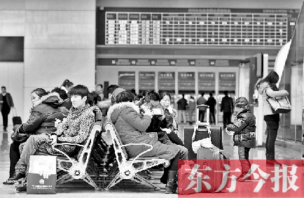 昨日，受天氣影響，多趟途經和到達鄭州的高鐵晚點