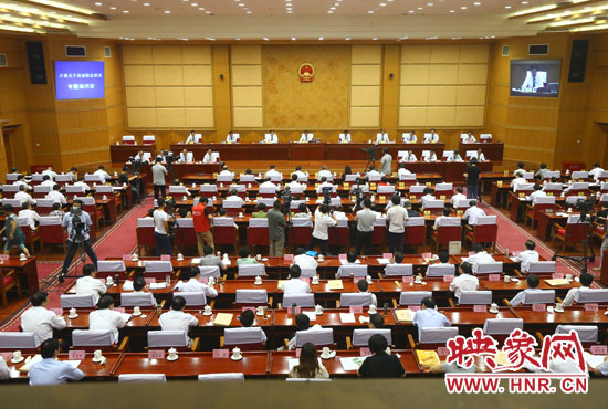 7月29日下午，河南省十二屆人大常委會(huì)第九次會(huì)議召開關(guān)于職業(yè)教育專題詢問會(huì)。