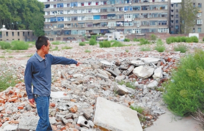 寧寧的父親說：女兒就是在這兒被打的。