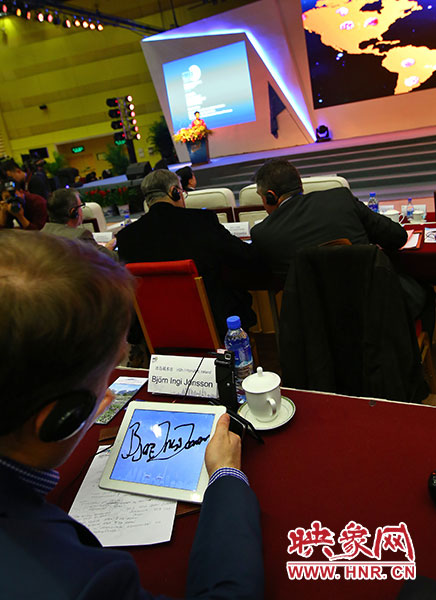 世界旅游城市市長聯(lián)盟簽名成立。