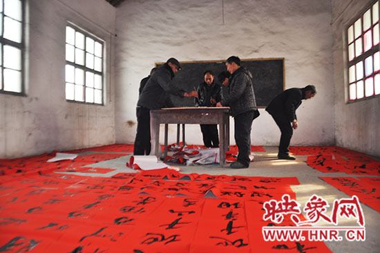 目前已經(jīng)書寫了超過一萬幅春聯(lián)。