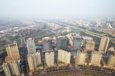 不少網(wǎng)友認(rèn)為，不動(dòng)產(chǎn)統(tǒng)一登記會(huì)使房?jī)r(jià)下跌。