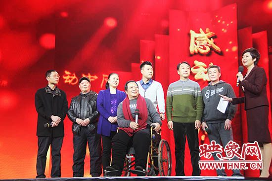 接力照顧高位截癱患者高新海的“隴海大院”愛(ài)心集體鄰居們。