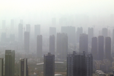 霧霾治理，任重道遠。記者 洪波攝