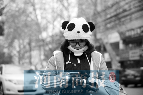 氣溫降了下來，不少人出行都裝備整齊