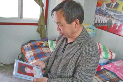 　每次想起自己3歲小孫女的無辜離世，老高都深深地悔恨自己交友不慎