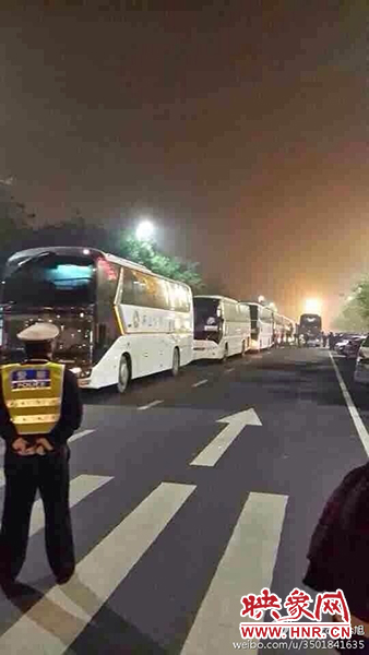 11月1日深夜，鄭州鄭東新區(qū)夜總會“皇家一號”被查處。網友供圖