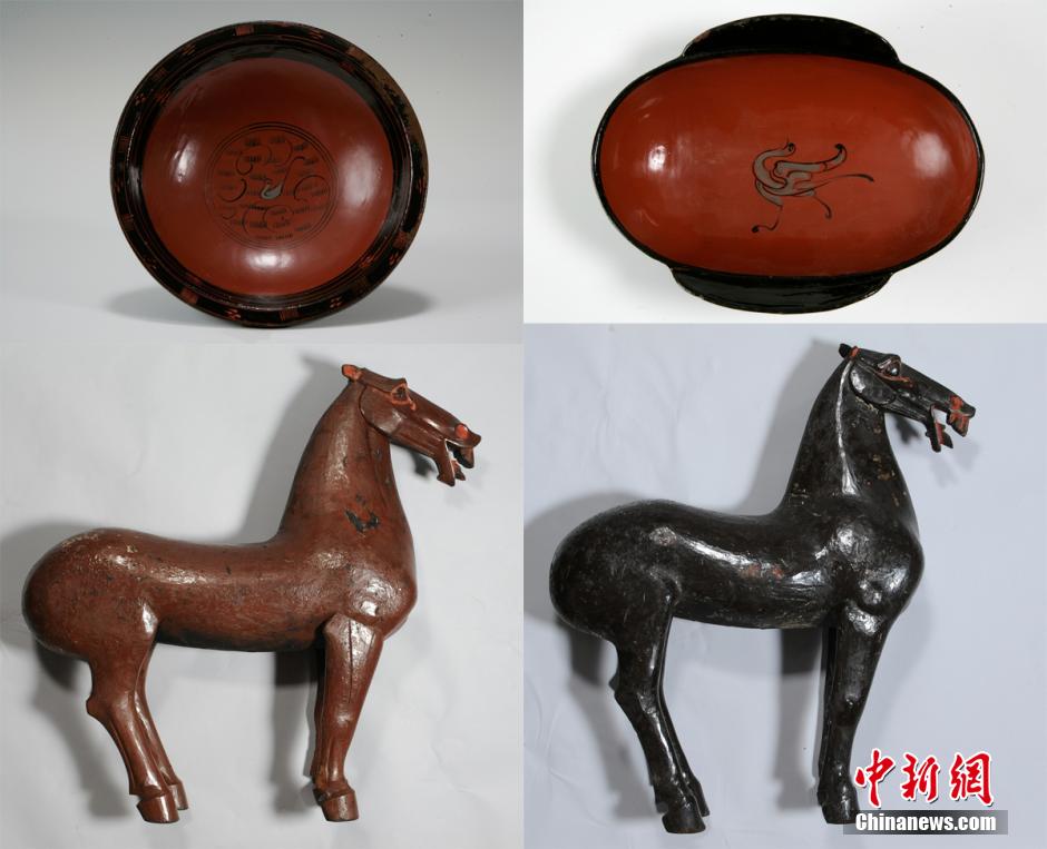 圖為出土漆器240余件，器形有耳杯、奩、幾、盤、盒、俑、馬等。