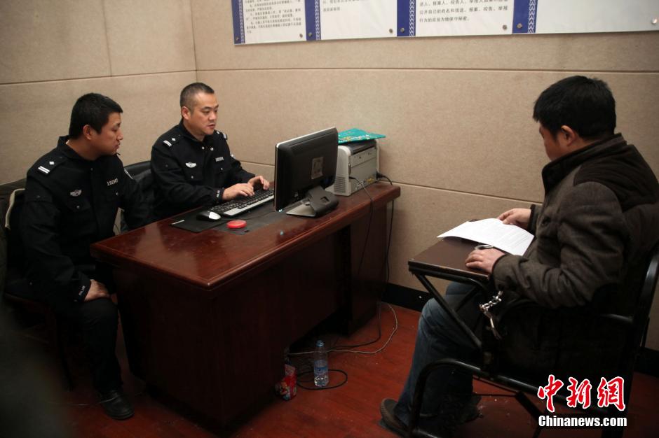 圖為突審犯罪嫌疑人（資料圖片）。