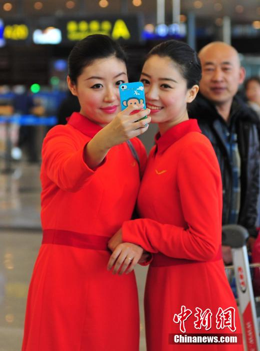 1月23日，機(jī)場工作人員在跳“快閃”舞蹈。