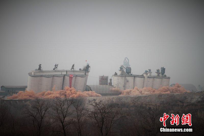 　2014年2月17日，石家莊市再次啟動壓減水泥過剩產能、治理大氣污染水泥企業(yè)集中爆破拆除行動。