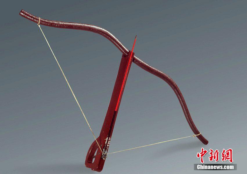 圖為弩的復(fù)制品。秦始皇帝陵博物院 供圖