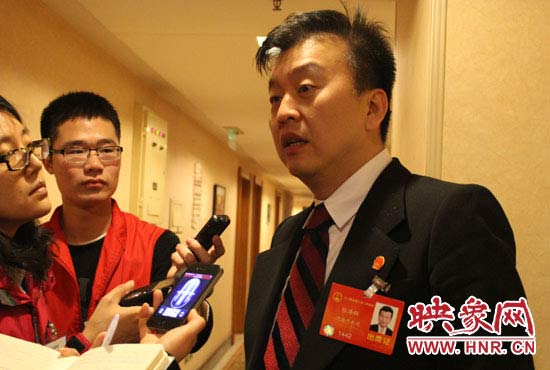 全國人大代表、中央電視臺綜藝頻道節(jié)目組主持人、河南省青聯(lián)榮譽副主席張澤群