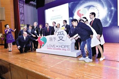 3月19日，中國首個器官捐獻志愿者登記網(wǎng)站（www.savelife.org.cn）正式啟動，器官捐