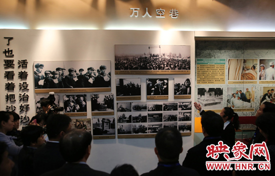 在焦裕祿紀(jì)念館，參觀的人絡(luò)繹不絕，一批批來自全國(guó)各地的黨員干部前來學(xué)習(xí)焦裕祿事跡