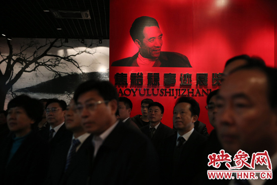 在焦裕祿紀(jì)念館，參觀的人絡(luò)繹不絕，一批批來自全國(guó)各地的黨員干部前來學(xué)習(xí)焦裕祿事跡