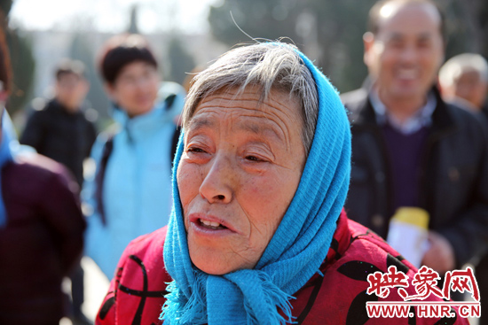 趙玉花老人講述焦裕祿的故事。