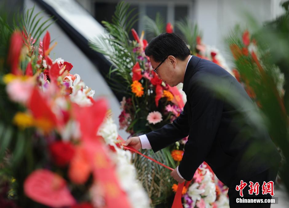 四川舉行紀(jì)念“4·20”蘆山地震一周年活動(dòng) 四川舉行紀(jì)念“4·20”蘆山地震一周年活動(dòng)