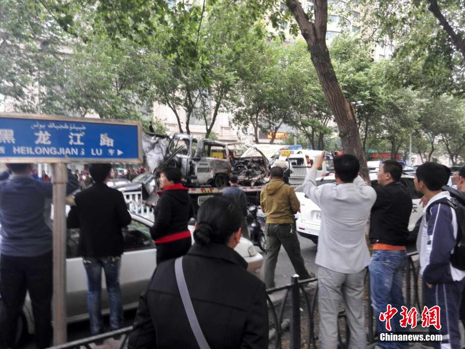 自治區(qū)和烏魯木齊市有關(guān)部門迅速處置，傷員已全部送往醫(yī)院救治。