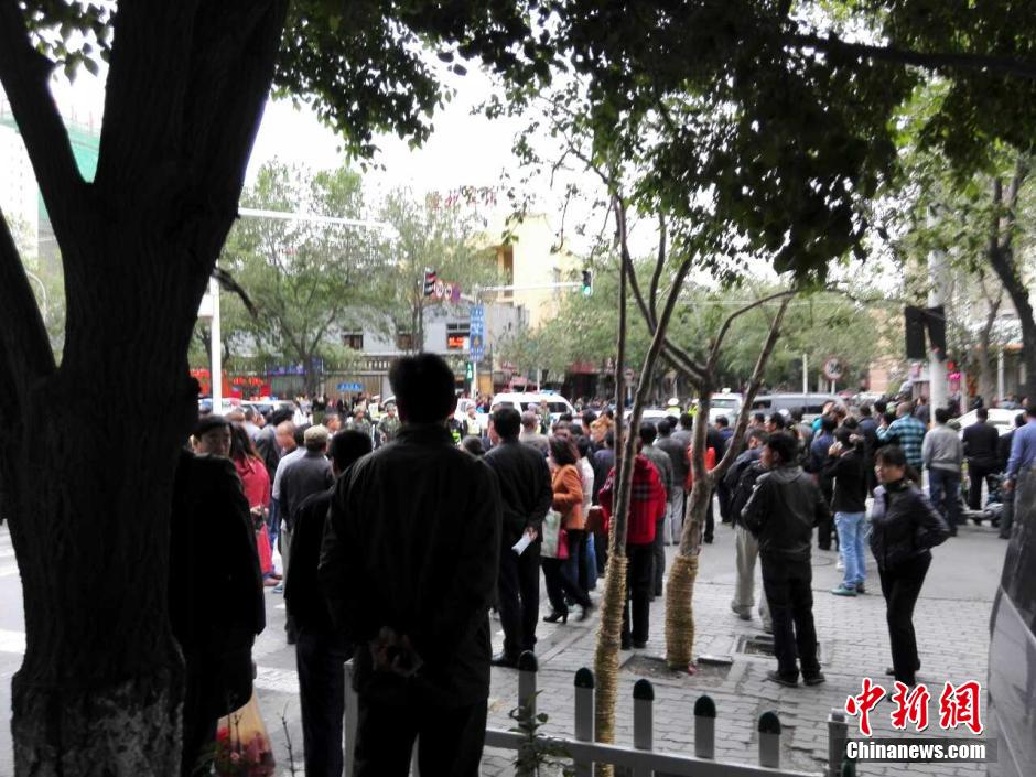 自治區(qū)和烏魯木齊市有關(guān)部門迅速處置，傷員已全部送往醫(yī)院救治。