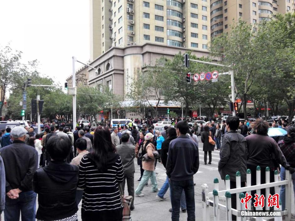 自治區(qū)和烏魯木齊市有關(guān)部門迅速處置，傷員已全部送往醫(yī)院救治。