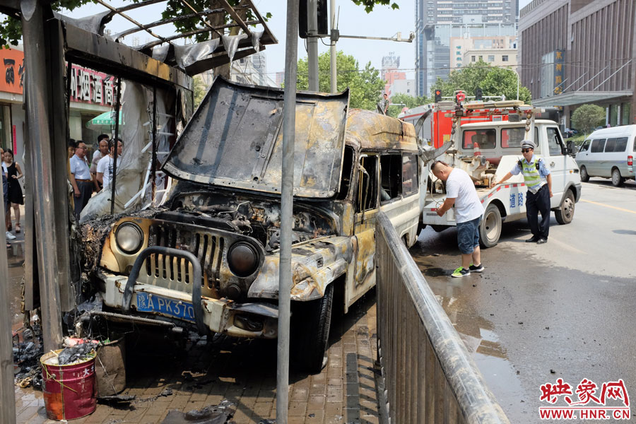 吉普車燒毀嚴(yán)重，基本報(bào)廢。