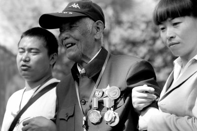 中國遠征軍老兵來參加活動。